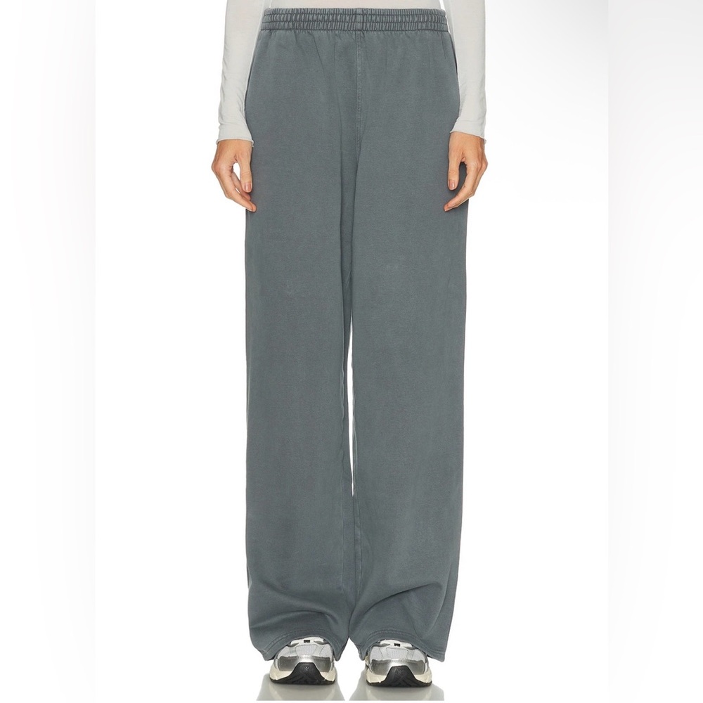 SKIMS Boyfriend Cotton Fleece Baggy Sweatpants in color Zircon NWT Sz XS - Picture 2 of 7